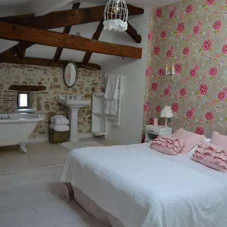La Maison Bleue Bed and breakfast