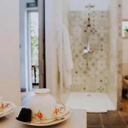 La Maison Bleue 住宿加早餐酒店 维勒雷阿勒