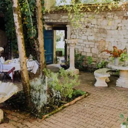 La Maison Bleue 住宿加早餐酒店 *