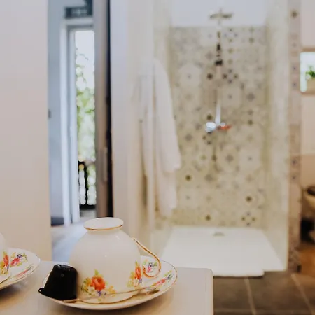 La Maison Bleue Bed and breakfast *