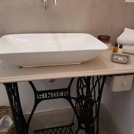 住宿加早餐酒店 La Maison Bleue 维勒雷阿勒