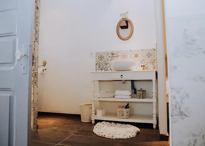 La Maison Bleue Bed & Breakfast *