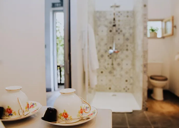 La Maison Bleue Bed & Breakfast *