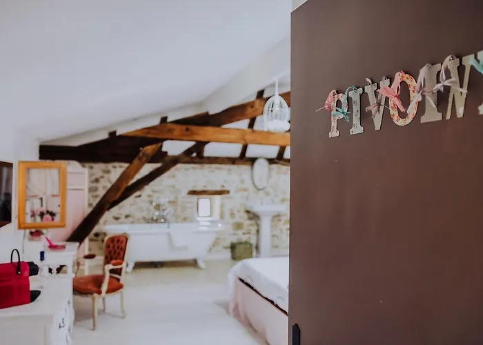 La Maison Bleue Bed & Breakfast *